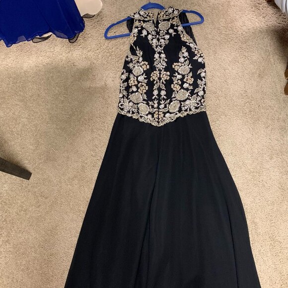 Long Black Dress With Beads Design - Picture 1 of 3